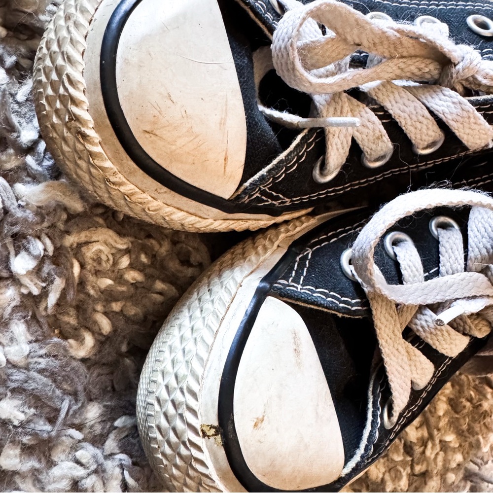 Converse • Shoes - Picture 2 of 3